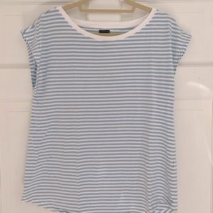 Gap short sleeve maternity shirt